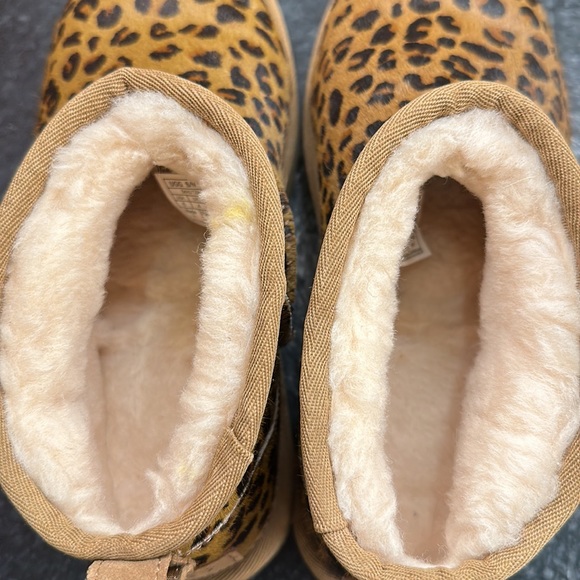 Uggs mini leopard print boots - Picture 6 of 8